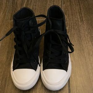 VGUC Converse Chuck Taylor high tops sz. 11 kids